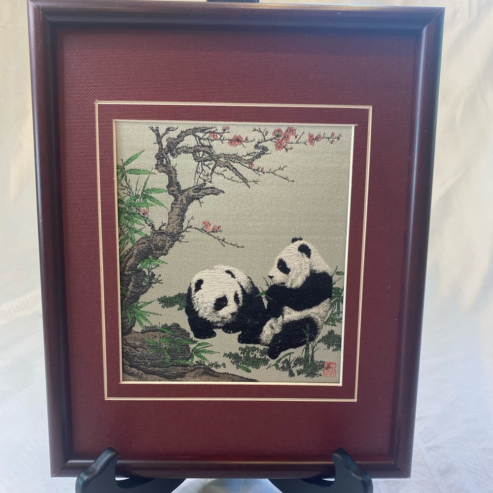 Chinese handmade Suzhou silk embroidery pandas.
